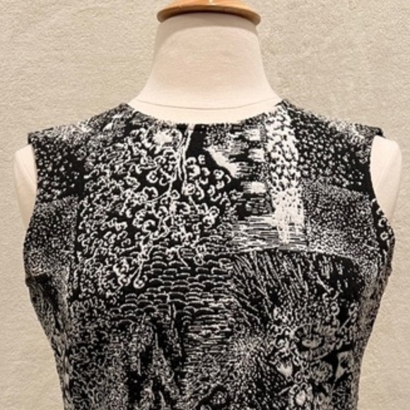 BCBGMAXAZRIA Black and White Peplum Top - Picture 2 of 6